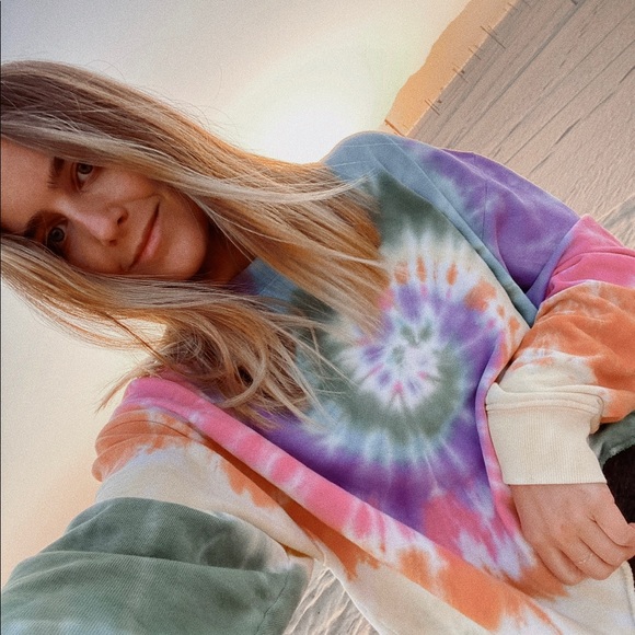 daydreamer tie dye crop sweatshirt
